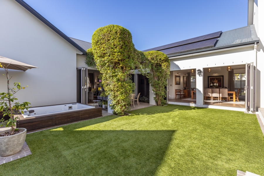 4 Bedroom Property for Sale in Lemoenkloof Western Cape